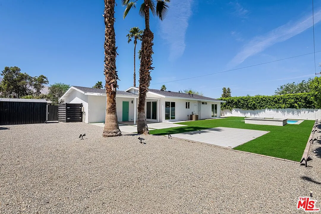 3 bed, 2.0 bath, 1260 sqft, $4,000 — Photo 2
