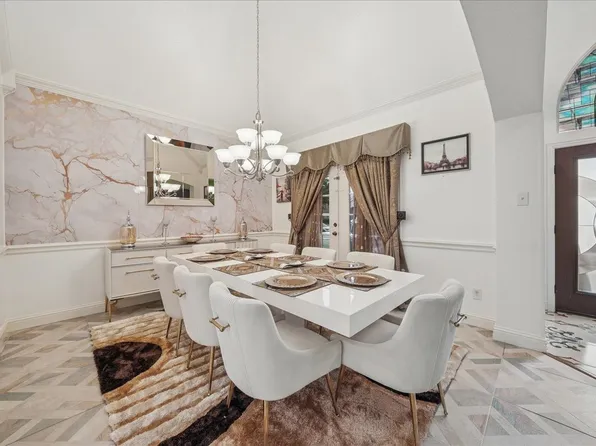 547 Breton Dr, Grand Prairie, TX 75052