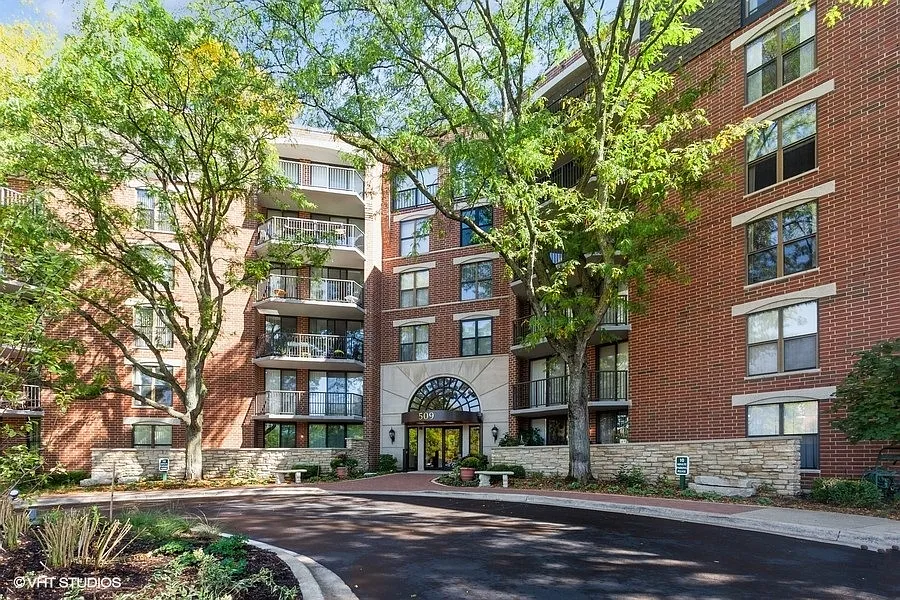 1 bed, 935 sqft, $2,550 — Photo 1