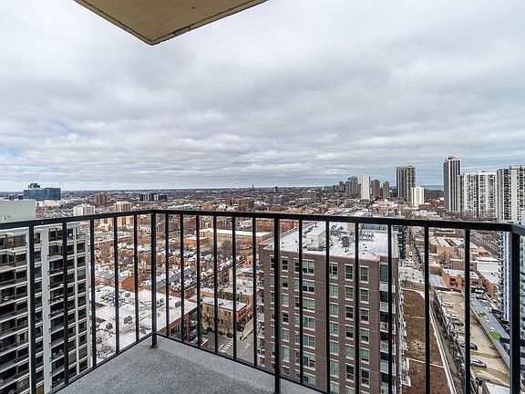 2nd image of 1212 N La Salle St #2308
