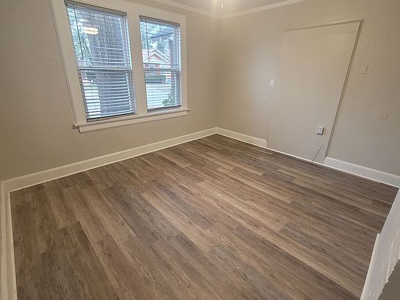 4th image of 3014 1/2 Columbia Ave
