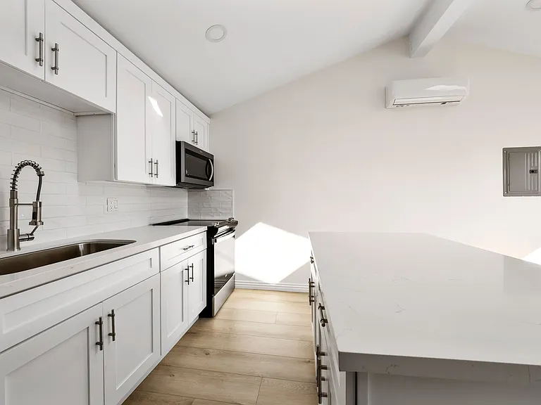 13118 Cordary Ave #B — Photo 4