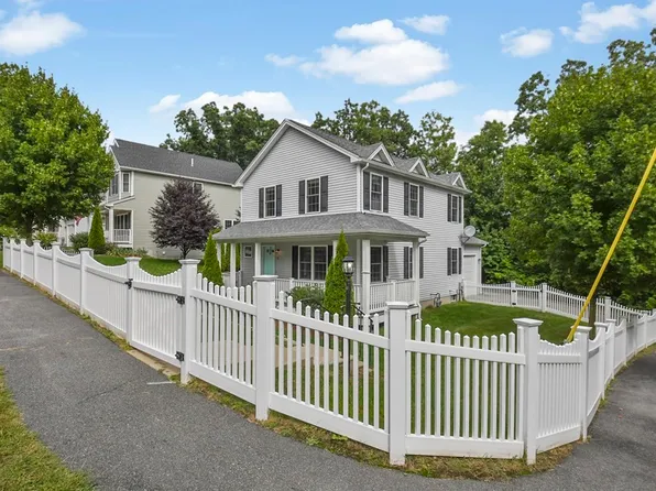 50 Pierce Ave, Worcester, MA 01605