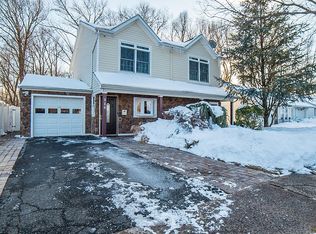 118 Howard Ave, Rochelle Park, NJ 07662