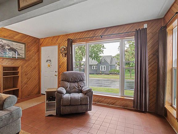 3rd image of 1501 Weston STREET