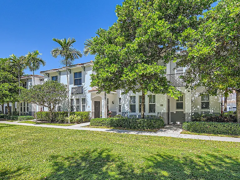 Lush, Wide-Open Exteriors