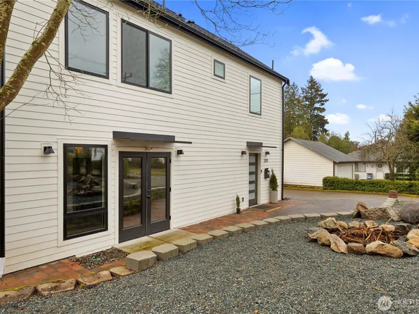 3711 SW Juneau Street, Seattle, WA 98126