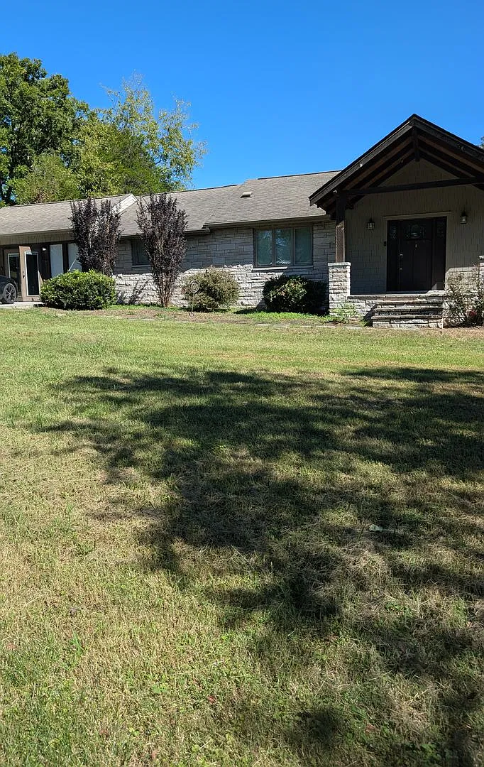 Furnished 3 Bedroom 2.5 Bedrooms — Photo 1