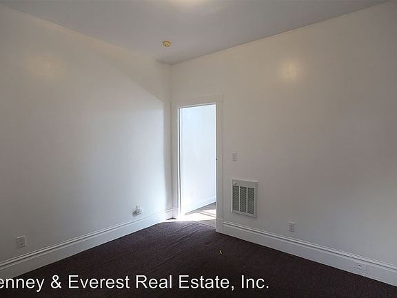3rd image of 137A Bernard St