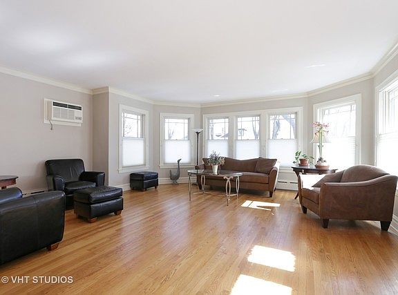 3rd image of 6114 N Maplewood Ave