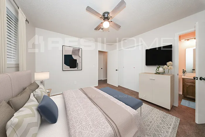 1832 N Gale Ave — Photo 8