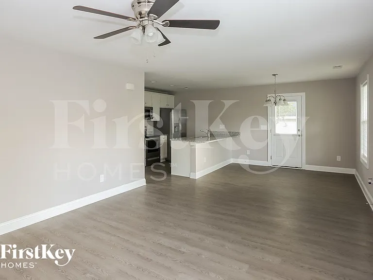 337 Pecan Ct SW — Photo 4