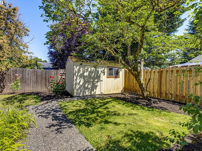 2430 SE Park Ave — Photo 35