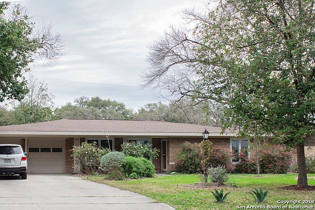 1st image of 611 Rockhill Dr