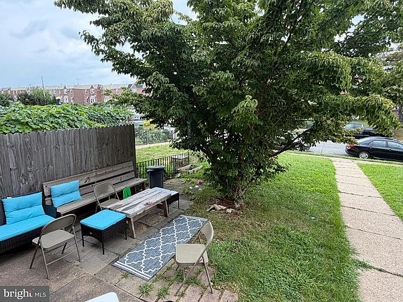 2nd image of 2156 Glenview St