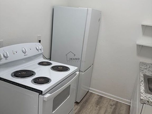 5th image of 1824 N Gale Ave #1