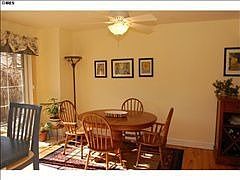 4th image of 1525 Bradley Dr