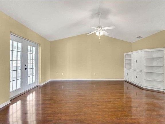 5th image of 1016 Long Branch Ln