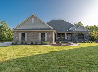 899 Creekview Dr, Waynesville, OH 45068