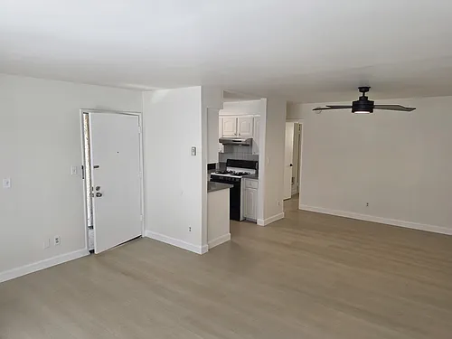 10521 National Blvd #102 Photo 1