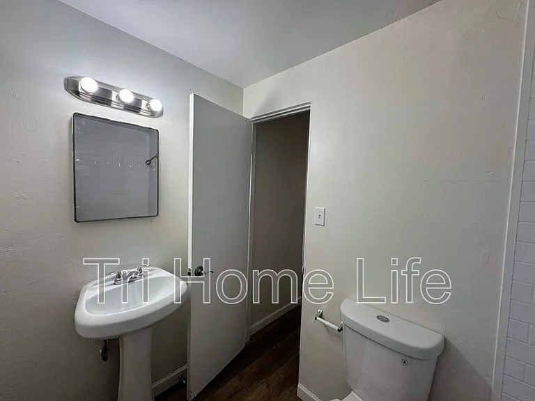 9285 E 14th Ave — Photo 9