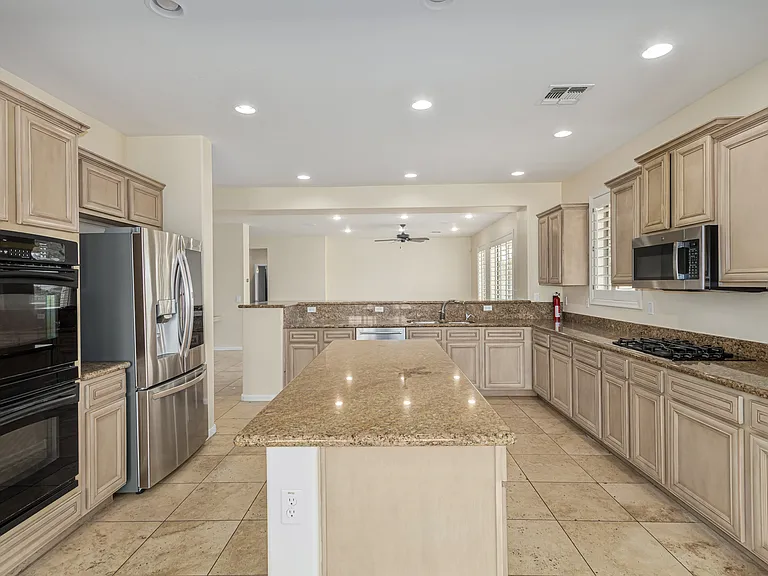 4878 S Fresno St — Photo 36