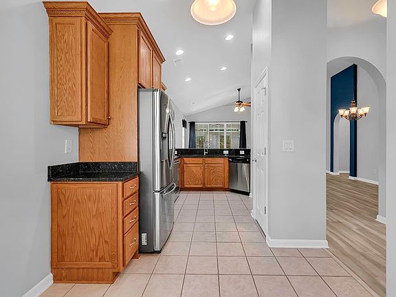 5th image of 721 Bay Hill Ct.