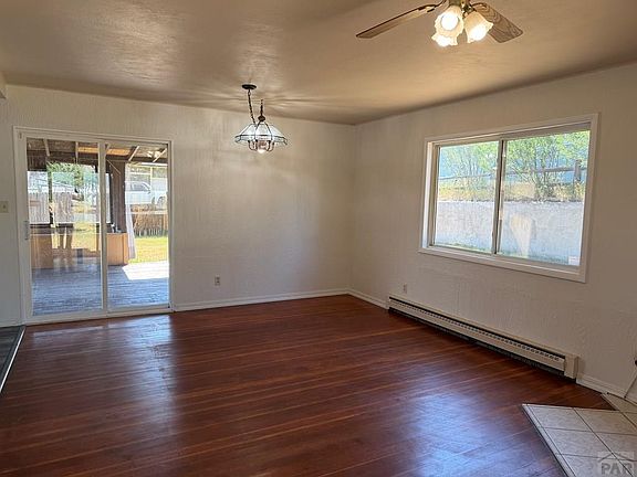 3rd image of 919 N Fullview St