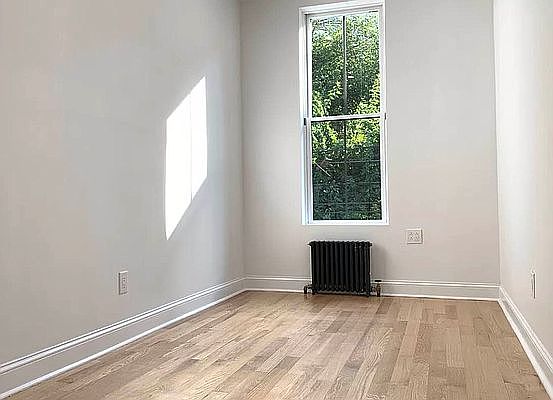4th image of 95 Saratoga Ave Room 2