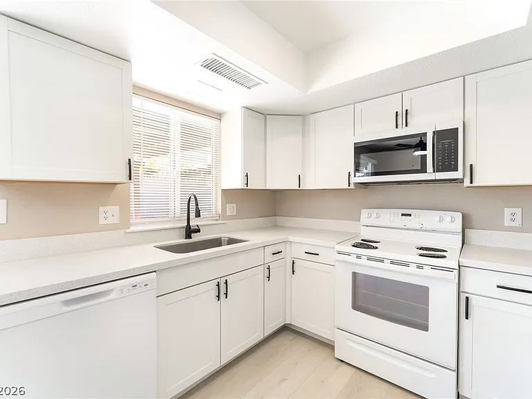 8813 Pavia Dr — Photo 9