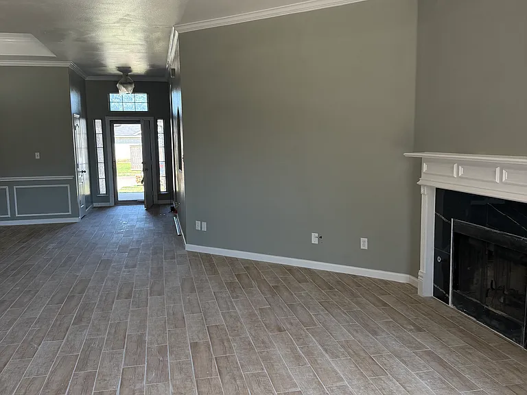 2704 Trent Trl — Photo 8