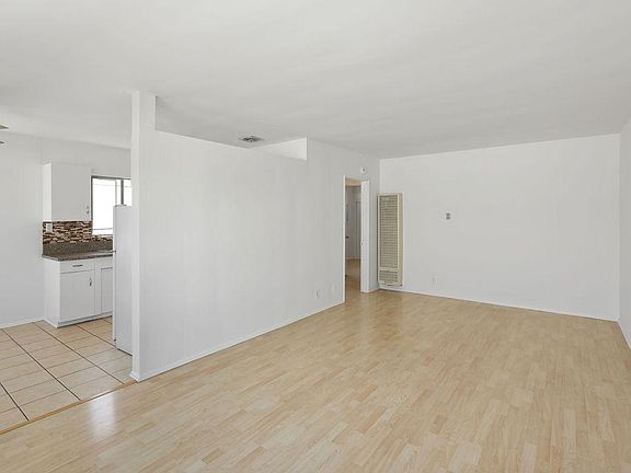 4th image of 7566 Romaine St #11