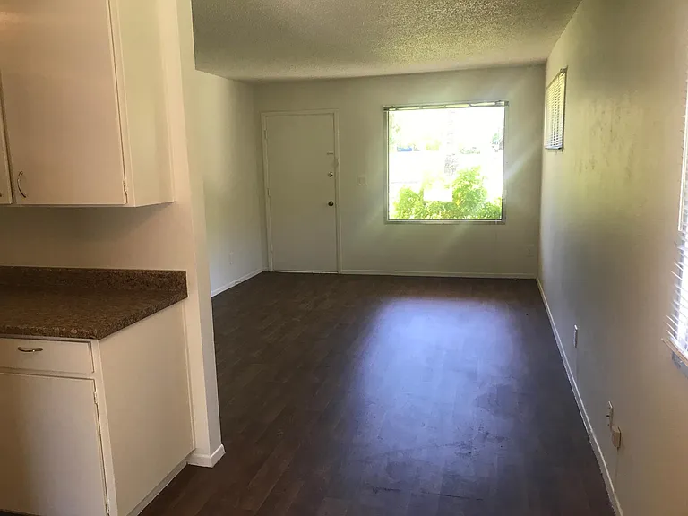 914 W Glendale Ave #5 — Photo 5