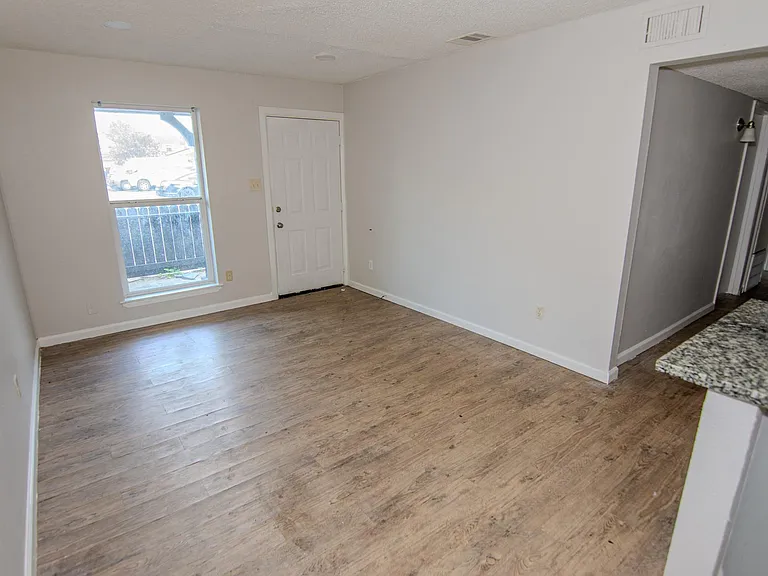 1665 Northwood St — Photo 2
