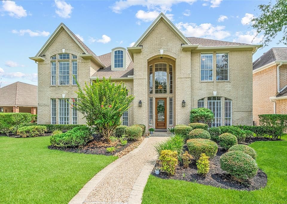 Welcome to 16302 Wimbledon Forest Dr!