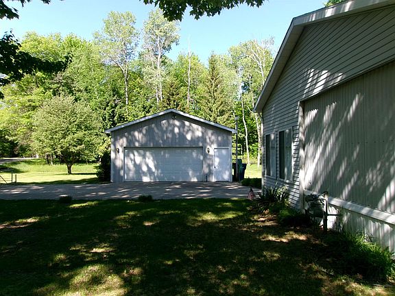 3rd image of 2960 Pinecroft Dr