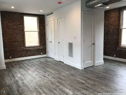 Rented by Realty 2000 Corp | media 18