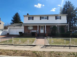 760 E Carl Ave, Baldwin, NY 11510