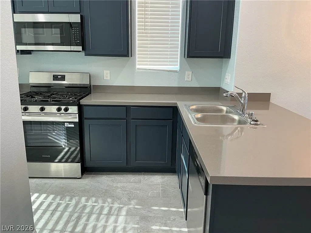 3 bed, 2.5 bath, 1458 sqft, $1,925 — Photo 4
