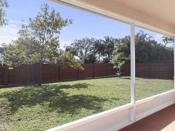 4th image of 1826 SE North Buttonwood Drive