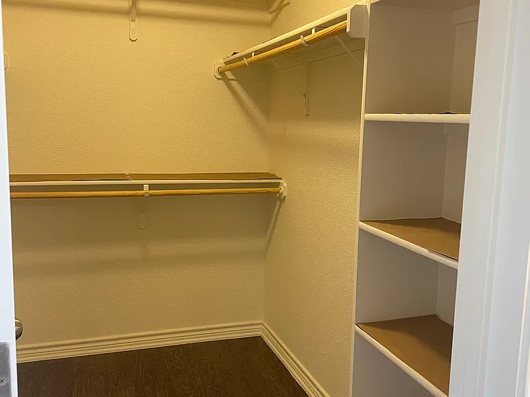 721 Kendra Dr — Photo 3
