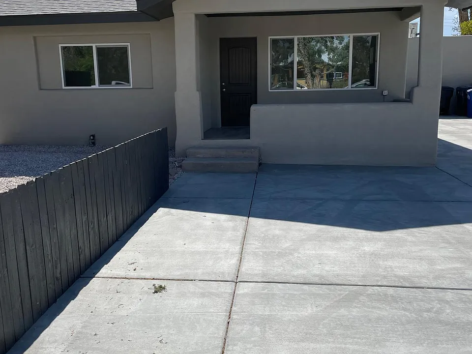311 Stanford Dr SE
