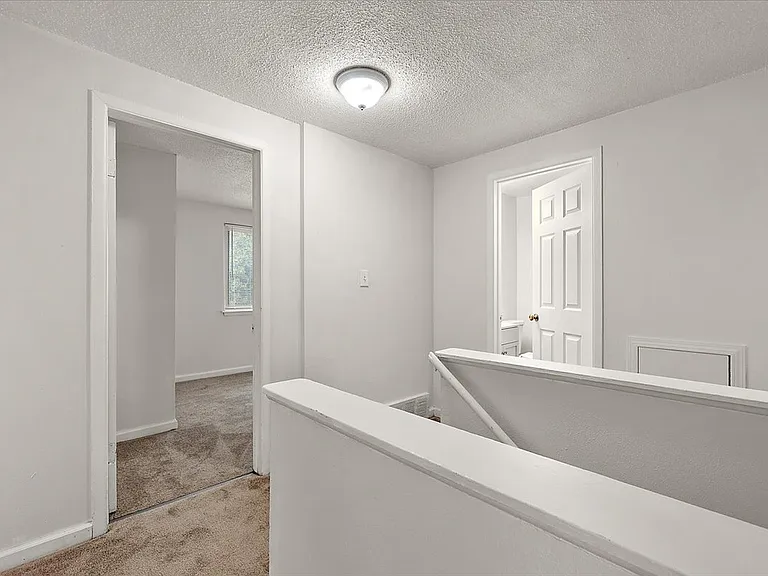 219 Ashland St — Photo 19