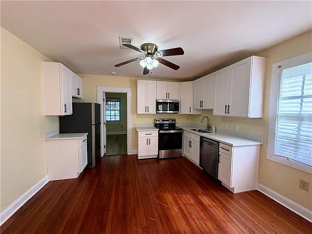 3 bed, 2.0 bath, 1400 sqft, $2,300 — Photo 3