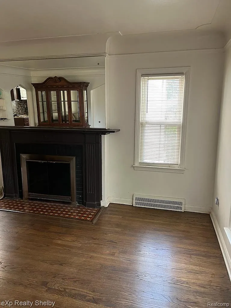 3 bed, 3.0 bath, 1209 sqft, $1,800 — Photo 2