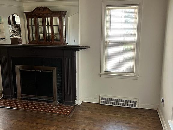 2nd image of 3865 Grayton St