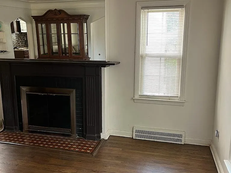 3865 Grayton St — Photo 2