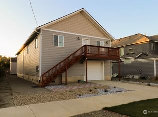 406 3rd St, Hoquiam, WA