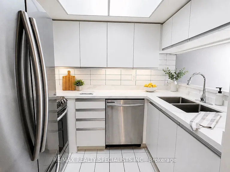 75 King St E #706 — Photo 3