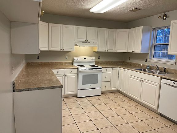 2nd image of 419 Village Dr